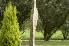 Mujerdepieconlacabezaenunanube00210altura65anchox30